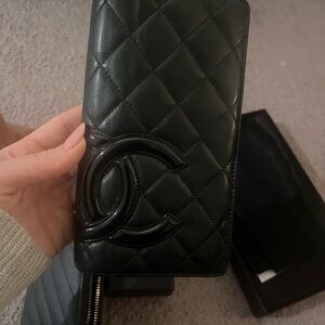 CHANEL Vibrant black and pink wallet